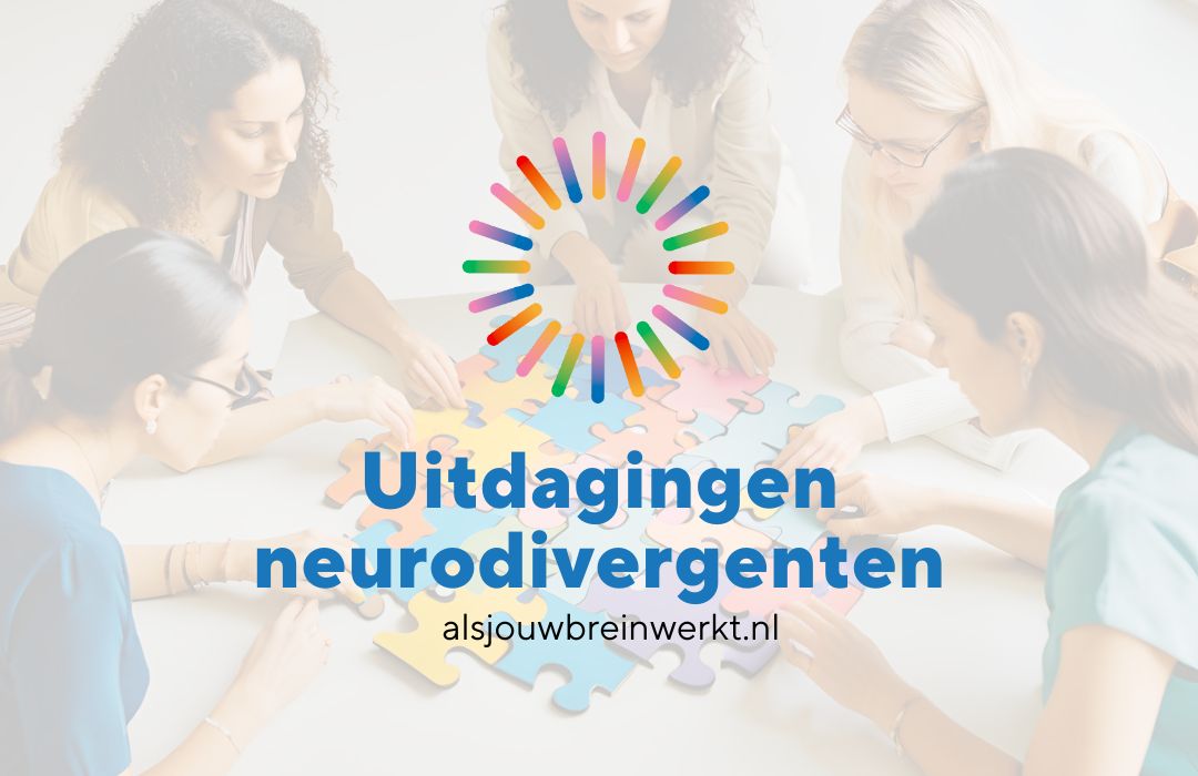 Een diverse groep mensen werkt samen aan een kleurrijke puzzel die verschillende breinprofielen en unieke talenten symboliseert, als metafoor voor het aanpakken van uitdagingen en het vinden van oplossingen via onze cursussen en trainingen voor neurodivergente individuen.